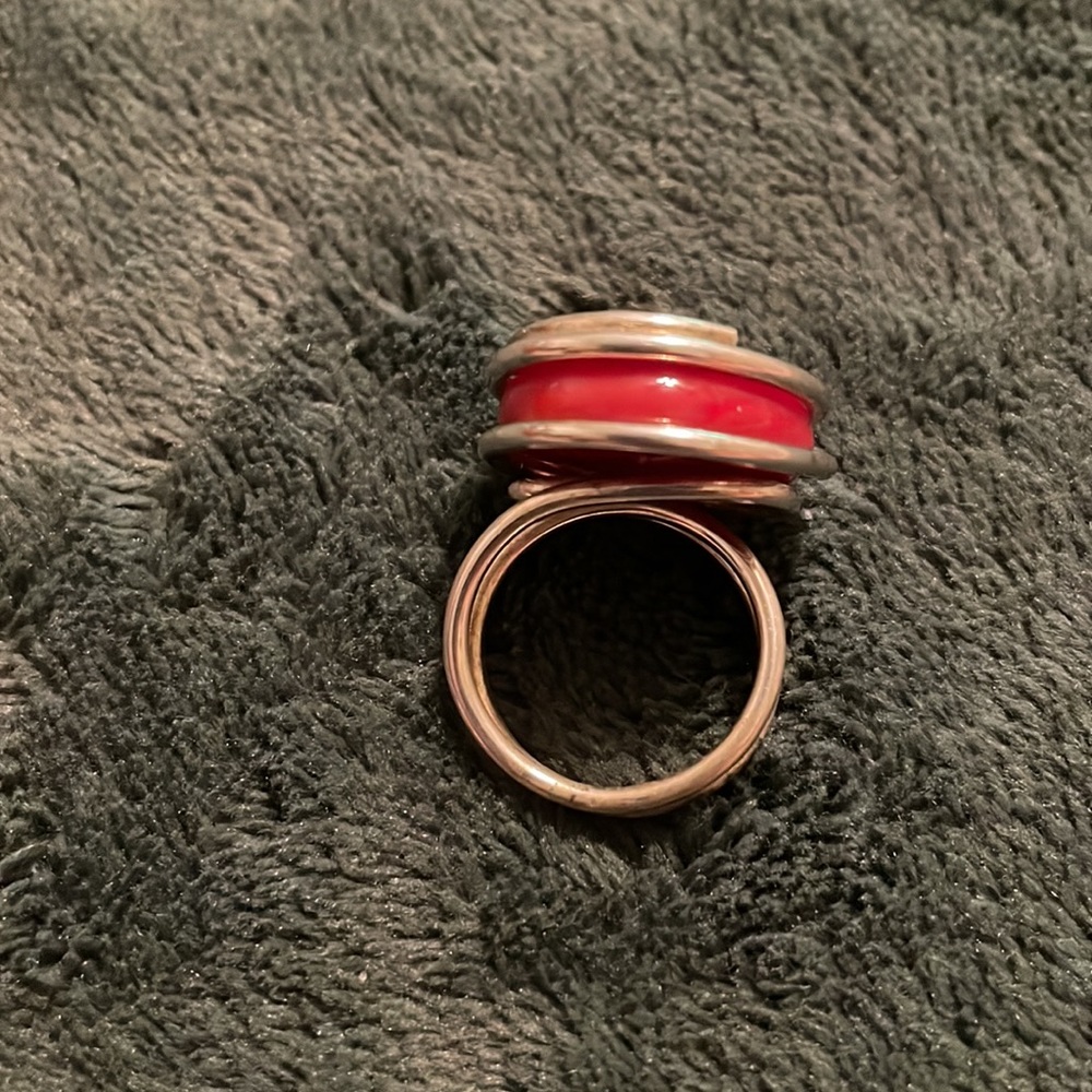 Pretty sliver color wire ring with red stone size 7 - Picture 3 of 5